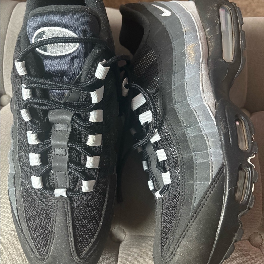 Nike Men's Black and White Sneakers